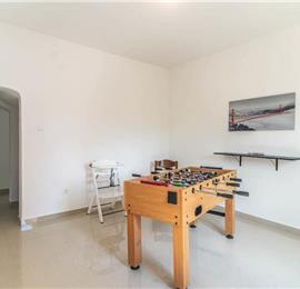 6 bedroom villa with pool near Sveti Lovrec and Poreč, sleeps 12
